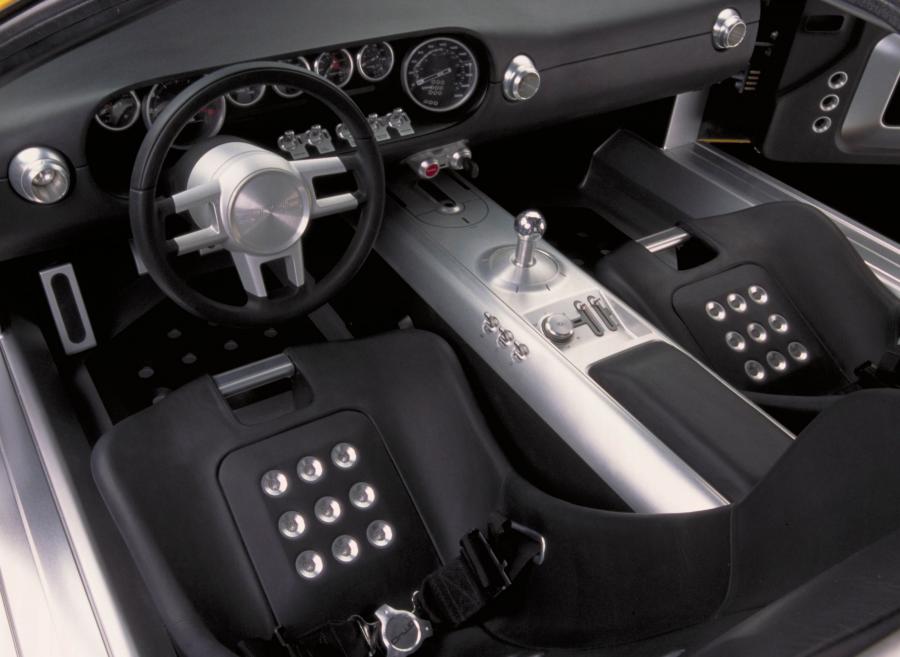 Интерьер Ford GT40 Concept 2002 года  (фото 22 из 102)